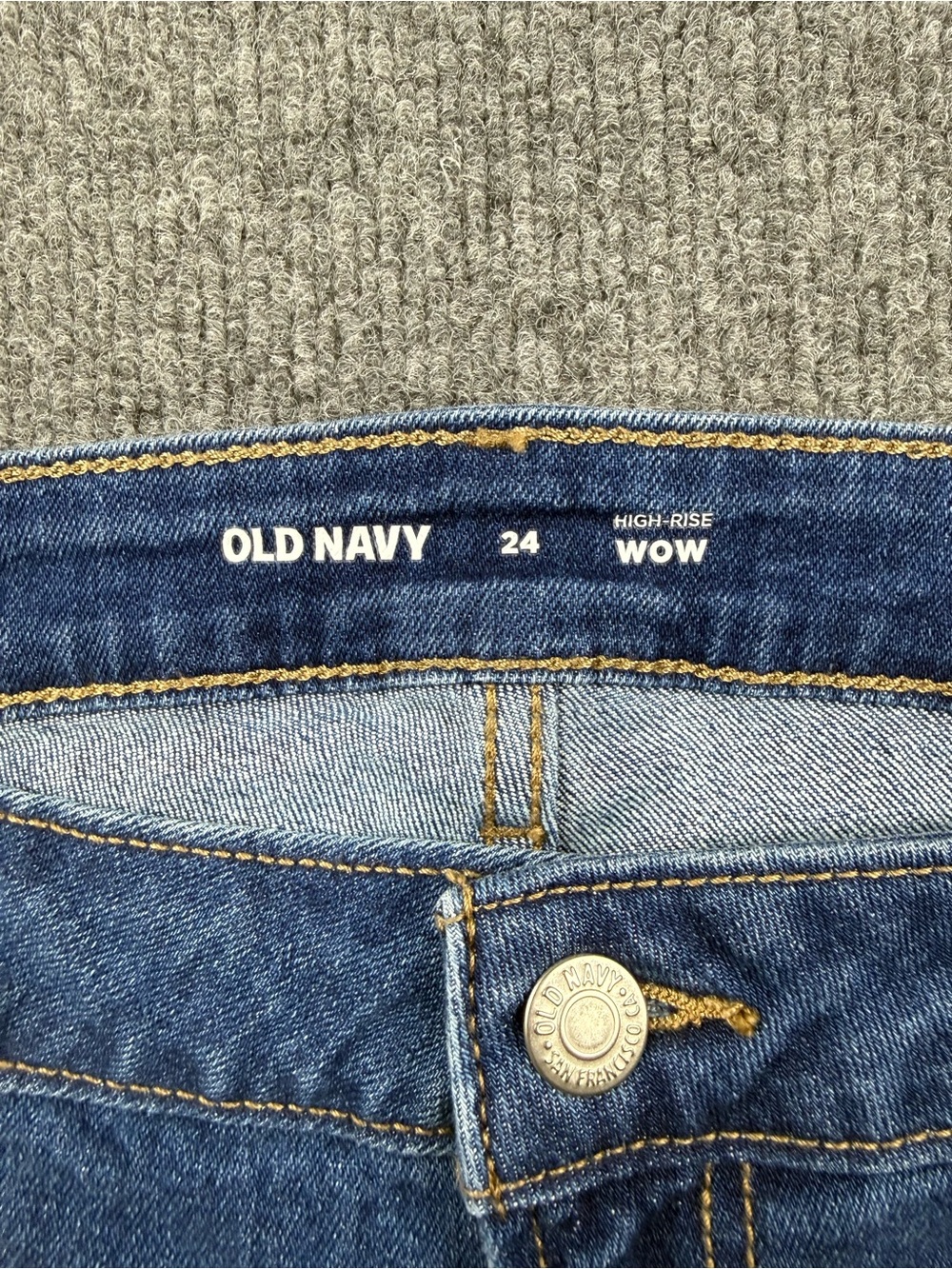 Old Navy Blue Denim Roll-Cuff Women’s Shorts, Size 24 - Picture 5 of 8